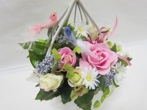 小鳥とバラのアレンジです